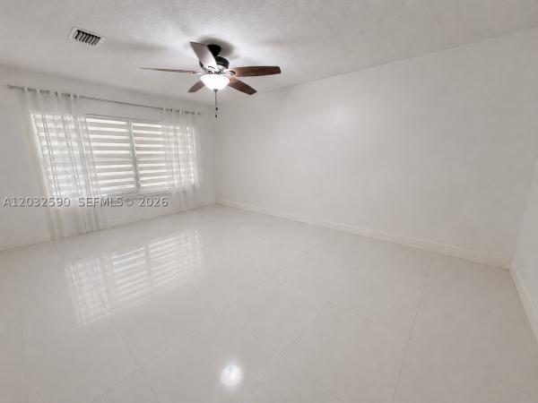18801 Oakland Hills Dr, Hialeah, Florida 33015, image 2
