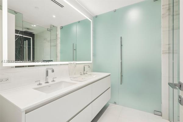 300 Biscayne Boulevard Way #3305W, Miami, Florida 33131, image 2