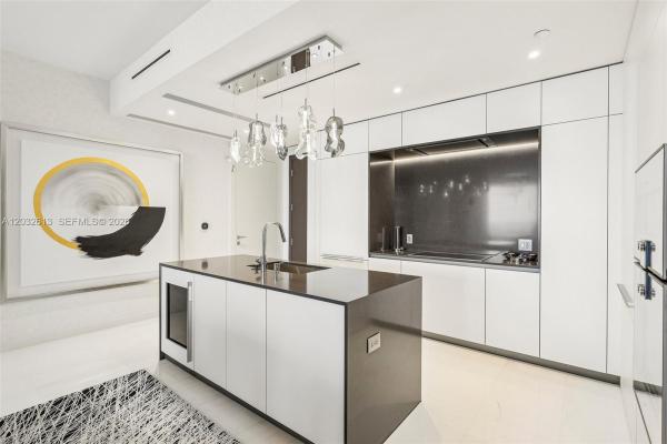 300 Biscayne Boulevard Way #3305W, Miami, Florida 33131, image 1