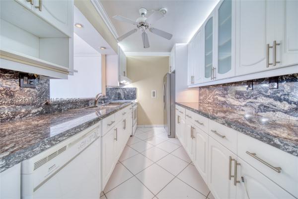 The Carriage House, 5401 Collins Ave #1135, Miami Beach, Florida 33140, image 3