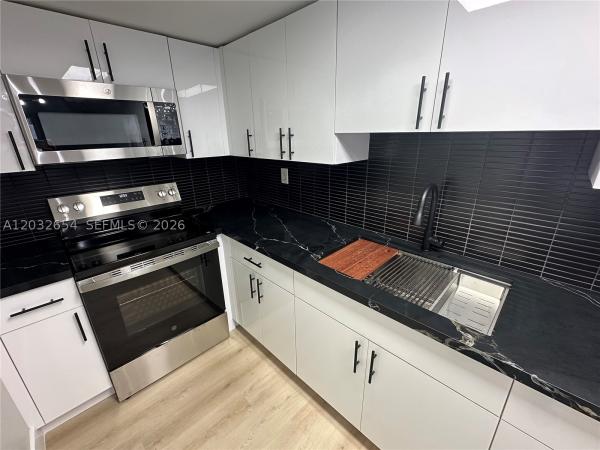 Samari Lake East, 10090 NW 80th Ct #1325, Hialeah Gardens, Florida 33016, image 2