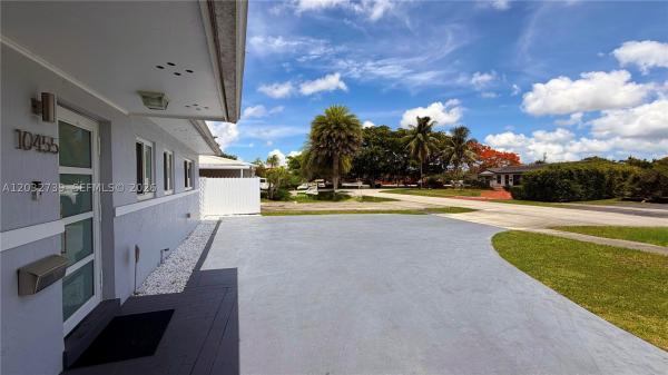 10455 SW 42nd Ter, Unincorporated Dade County, Florida 33165, image 2