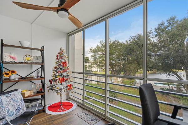 Lagoon Place, 9340 Lagoon Pl #304, Davie, Florida 33324, image 1