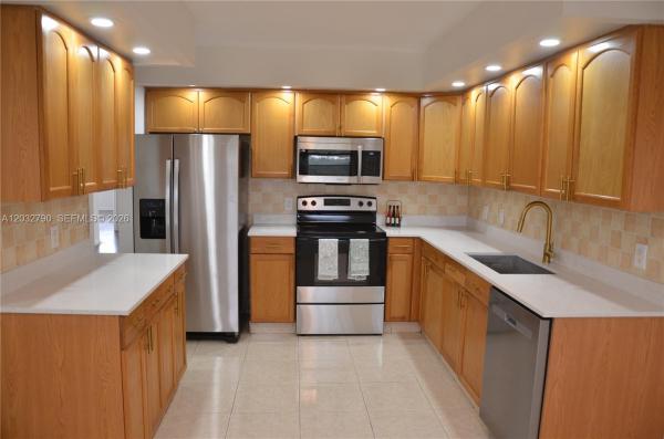 Buckingham At Century Village, 12600 SW 5th Ct #415L, Pembroke Pines, Florida 33027, image 1