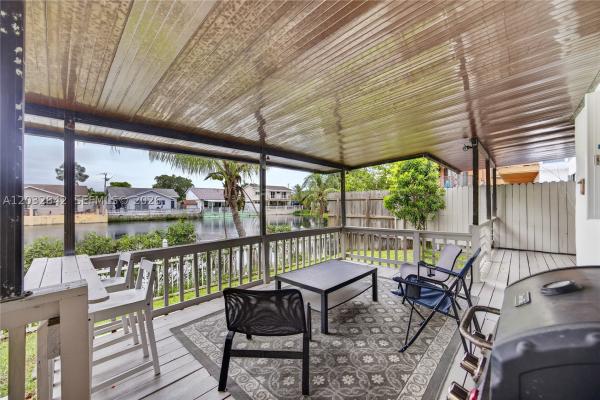 8210 SW 96th Ct, Unincorporated Dade County, Florida 33173, image 2