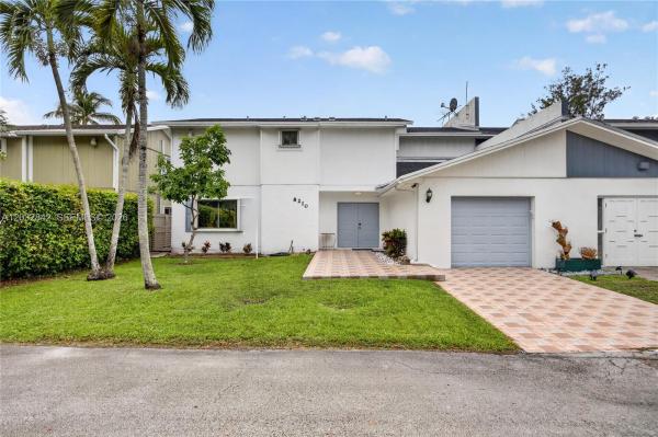 8210 SW 96th Ct, Unincorporated Dade County, Florida 33173, image 1