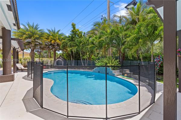 The Landings, 16601 SW 87th Ct, Palmetto Bay, Florida 33157, image 2