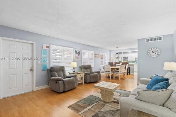 Colonial Manor West, 2424 NE 9th St #207, Fort Lauderdale, Florida 33304, image 3