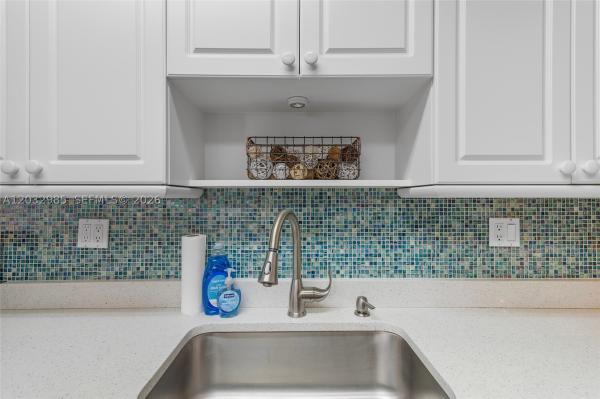 Colonial Manor West, 2424 NE 9th St #207, Fort Lauderdale, Florida 33304, image 2