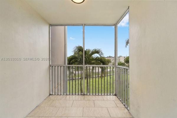 1690 NE 191st St #302-1, Unincorporated Dade County, Florida 33179, image 2