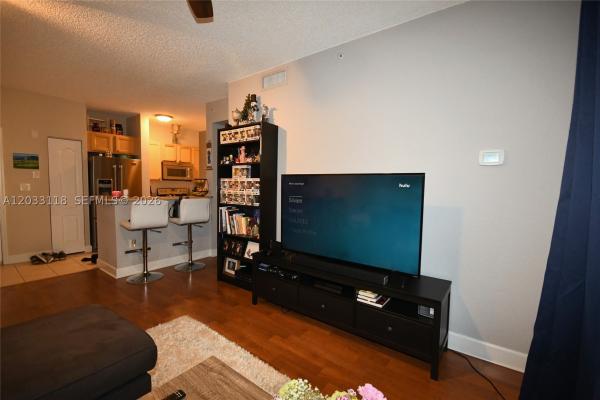 Valencia, 6001 SW 70th St #320, South Miami, Florida 33143, image 2