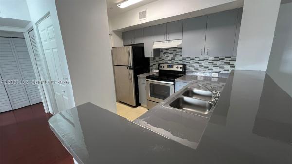Devonaire At Pembroke Pines, 711 SW 111th Way #301, Pembroke Pines, Florida 33025, image 2