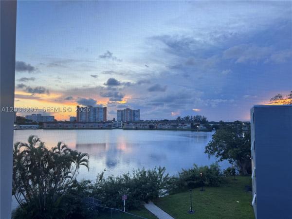 1660 NE 191st St #413-1, Unincorporated Dade County, Florida 33179, image 2