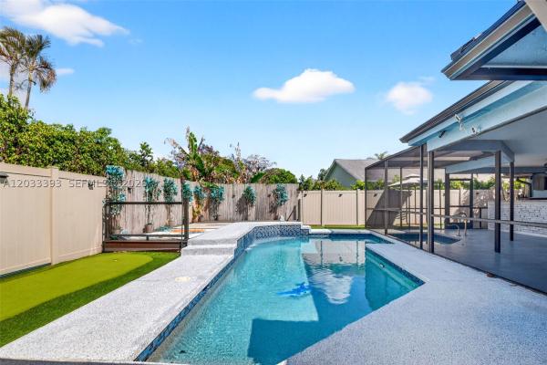 Sugar Pond Manor, 13808 Geranium Pl, Wellington, Florida 33414, image 2