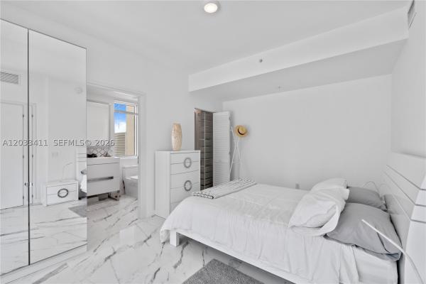 Met 1, 300 S Biscayne Blvd #T-1411, Miami, Florida 33131, image 1