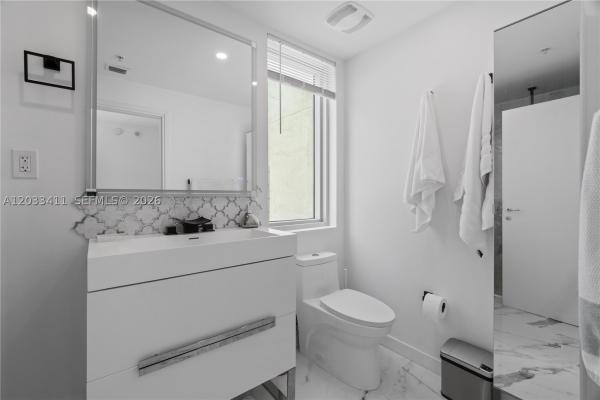 Met 1, 300 S Biscayne Blvd #T-1411, Miami, Florida 33131, image 3