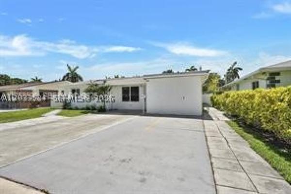 Gulfstream Estates, 814 NE 4th St, Hallandale Beach, Florida 33009, image 2