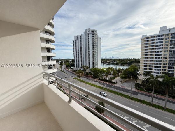 Oceanside Plaza, 5555 Collins Ave #9V, Miami Beach, Florida 33140, image 2