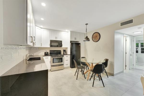 Pompano Place, 221 SE 9th Ave #102, Pompano Beach, Florida 33060, image 2