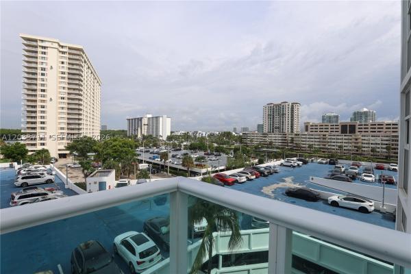 Arlen House East, 100 Bayview Dr #527, Sunny Isles Beach, Florida 33160, image 3
