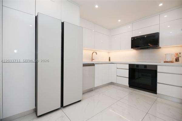 Arlen House East, 100 Bayview Dr #527, Sunny Isles Beach, Florida 33160, image 1