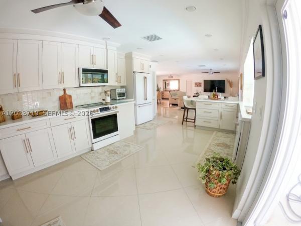 Paris Manor West, 14500 SW 84th Ave, Palmetto Bay, Florida 33158, image 2
