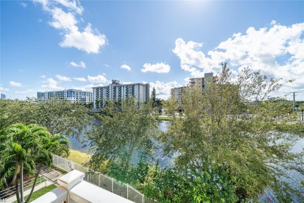 Aqua Vista Townhomes, 2040 NE 167th St #3-128, North Miami Beach, Florida 33162, image 2