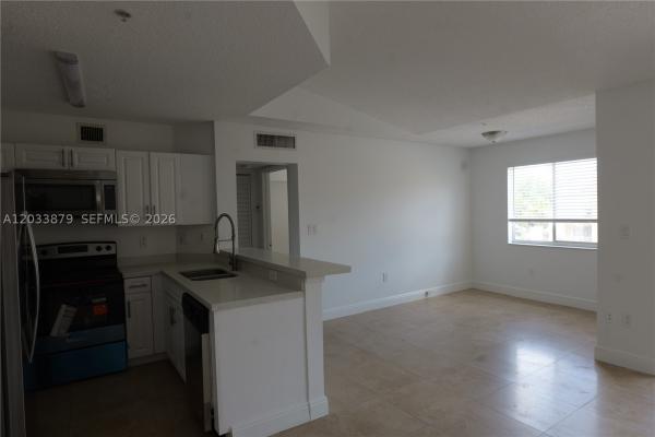 Paragon Plantation, 771 N Pine Island Rd #308, Plantation, Florida 33324, image 3