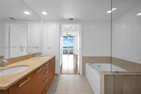 50 Biscayne, 50 Biscayne Blvd #3802, Miami, Florida 33132, image 2