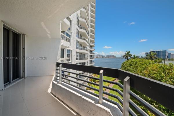 Mystic Pointe Tower 200, 19101 NE 36th Ct #504, Aventura, Florida 33180, image 1