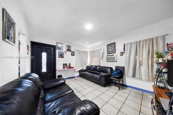 Miami, Florida 33135, image 1