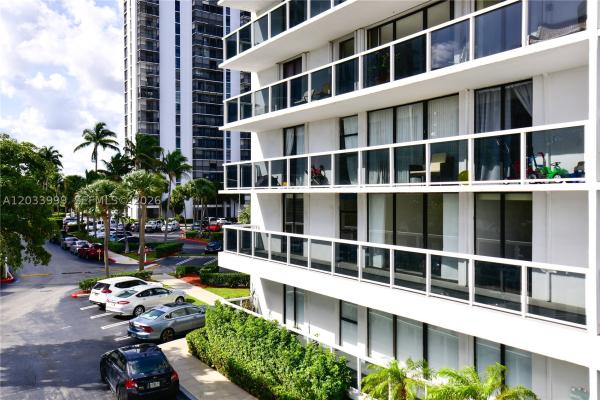 Waterview 1, 20505 E Country Club Dr #237, Aventura, Florida 33180, image 1