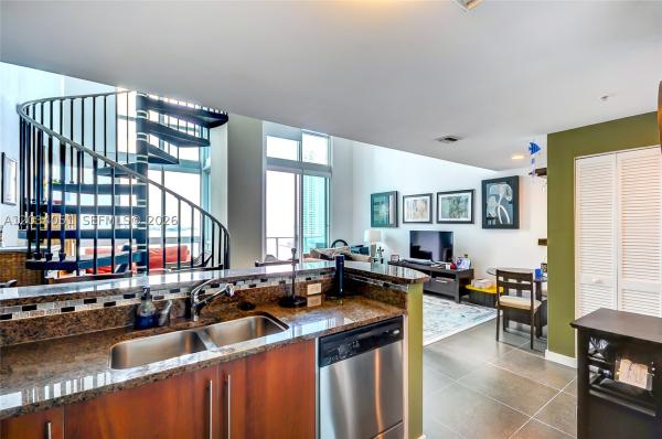 Met 1, 300 S Biscayne Blvd #L-1022, Miami, Florida 33131, image 1