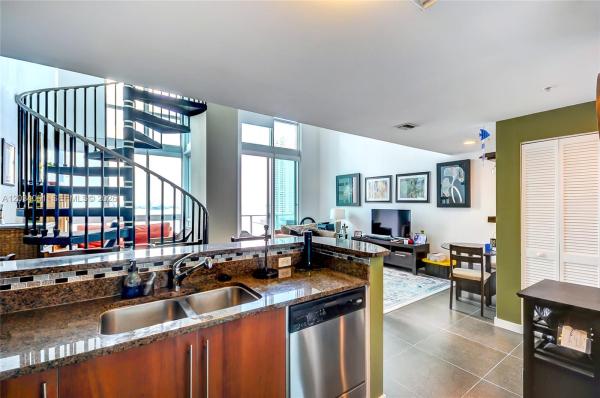 Met 1, 300 S Biscayne Blvd #L-1022, Miami, Florida 33131, image 1
