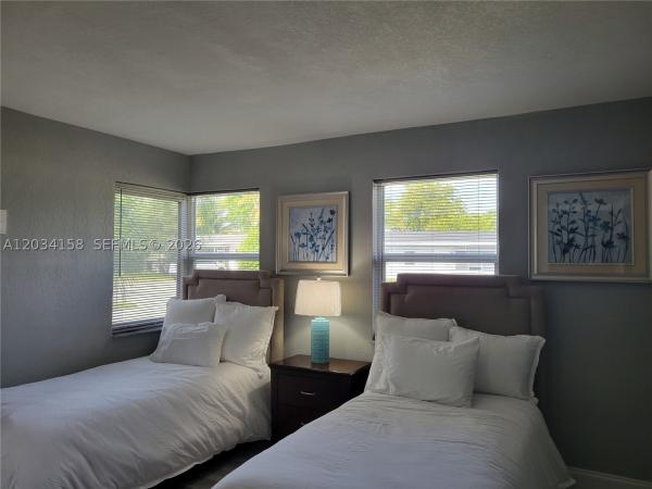 Cresthaven, 2560 NE 8th Ter, Pompano Beach, Florida 33064, image 2