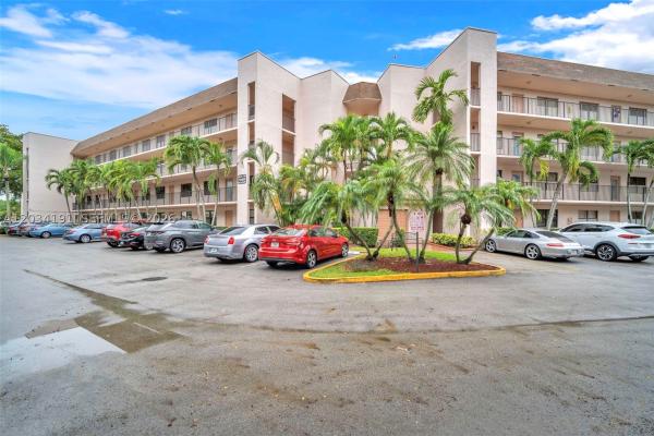 Sunrise Lakes 4, 10400 NW 30th Ct #305, Sunrise, Florida 33322, image 2