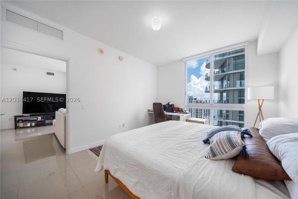 Met 1, 300 S Biscayne Blvd #T-3406, Miami, Florida 33131, image 2