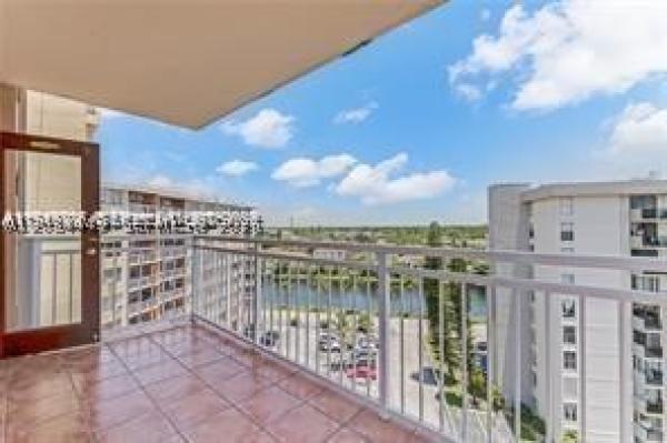 Crestview Towers, 2025 NE 164th St #904, North Miami Beach, Florida 33162, image 3