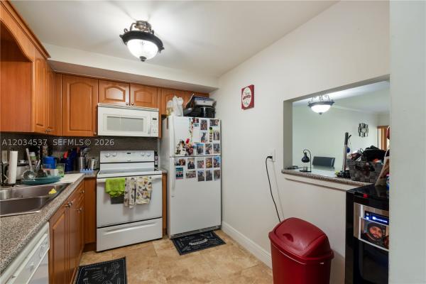 9371 Fontainebleau Blvd #I-204, Unincorporated Dade County, Florida 33172, image 2