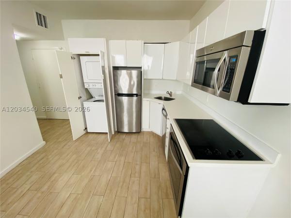 Emily, 1611 Meridian Ave #305, Miami Beach, Florida 33139, image 3