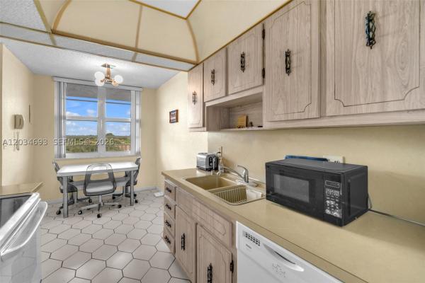 Coronado At Jacaranda, 250 Jacaranda Dr #704, Plantation, Florida 33324, image 1