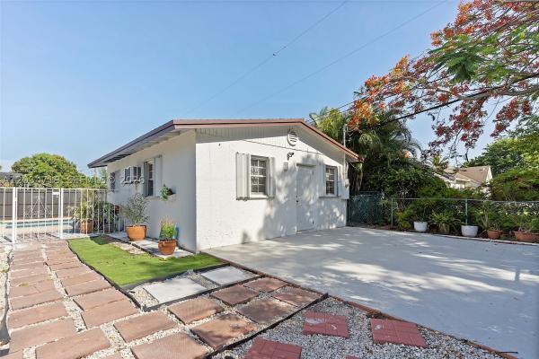 6801 SW 27th St, Unincorporated Dade County, Florida 33155, image 2