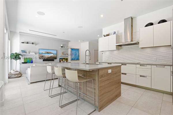 Aventura Estates, 19941 NE 36th Pl, Aventura, Florida 33180, image 2