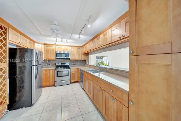 Villas At The Gate, 5223 W Gate Lake Rd #5223, Tamarac, Florida 33319, image 2