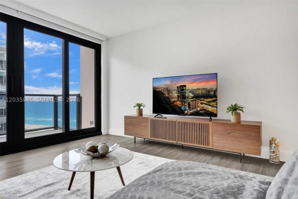 The Alexander Hotel, 5225 Collins Ave #1606, Miami Beach, Florida 33140, image 1