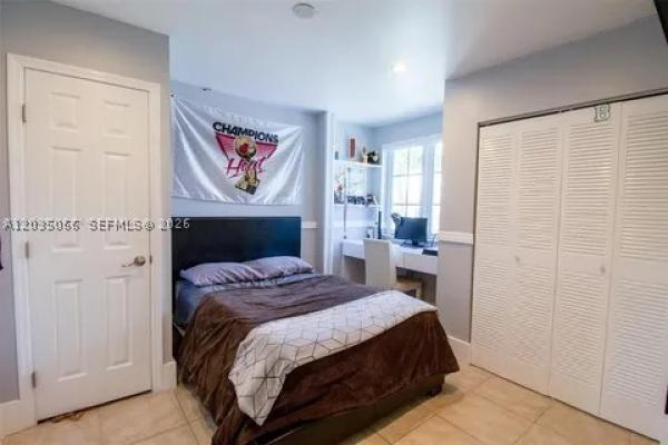 933 NW 106th Avenue Cir, Unincorporated Dade County, Florida 33172, image 2