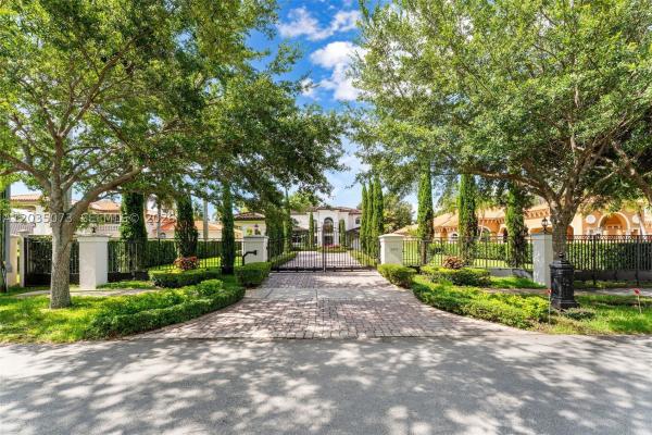 13470 SW 32nd St, Unincorporated Dade County, Florida 33175, image 2