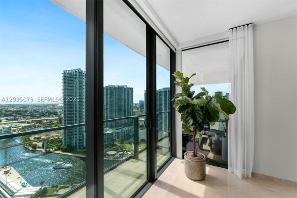 Reach Brickell City Centre, 68 SE 6th St #2612, Miami, Florida 33131, image 3