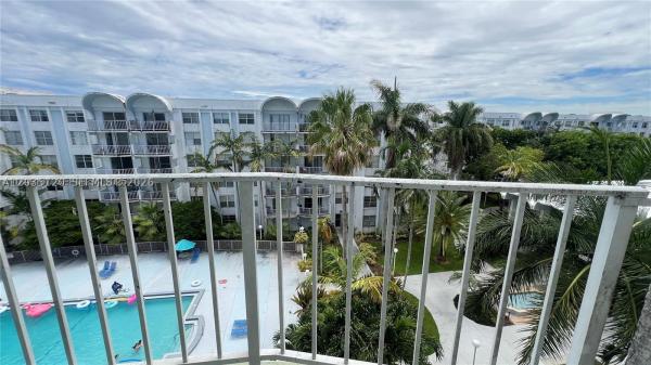 486 NW 165th Street Rd #B-606, Unincorporated Dade County, Florida 33169, image 2
