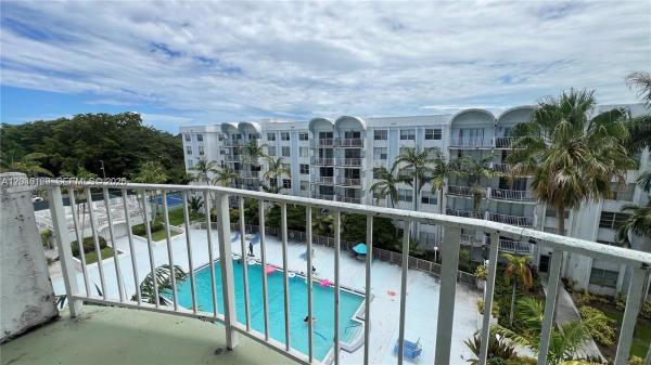 486 NW 165th Street Rd #B-606, Unincorporated Dade County, Florida 33169, image 1